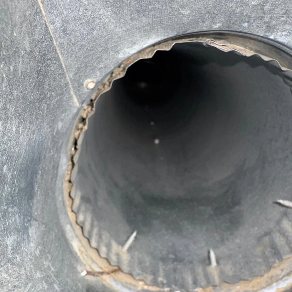 The same round duct collar after cleaning